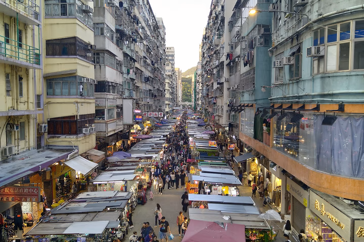 202311 Market stalls in Fa Yuen Street, Mong Kok
