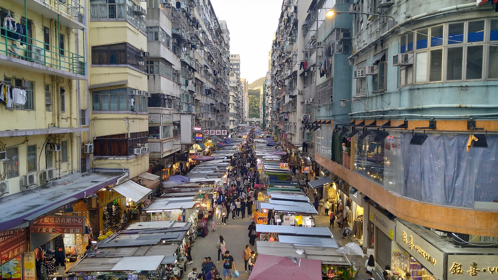 202311 Market stalls in Fa Yuen Street, Mong Kok